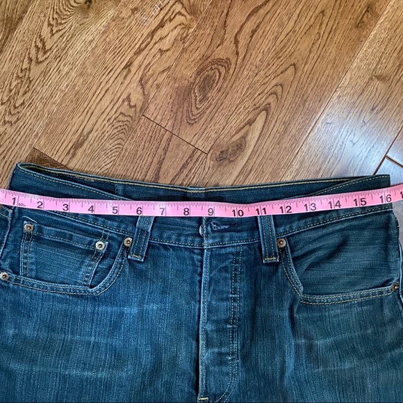 Levi’s 501 button fly blue jeans.  Size 32 - Picture 8 of 9